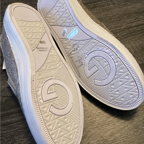 Guess GBG LA NWOT Gold Glitter Slip On Sneakers. Size 8.5. - Picture 8 of 10